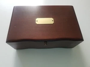 VINTAGE REED&BARTON EUREKA MFG WOODEN JEWELRY BOX CHEST W/ Burgandy VELVET LINER - Picture 1 of 17