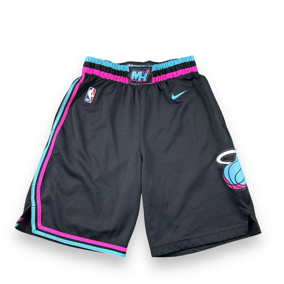 Шорты мужские Nike Engineered NBA Miami Heat Vice City Connect S (30) б/у в отличном состоянии - Изображение 1 из 4