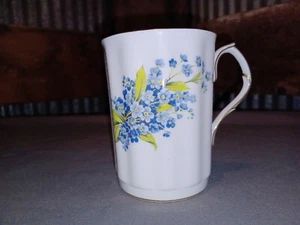 Royal Windsor Fine Bone China England Blue Flowers Gold Trim Tea Cup - Picture 1 of 8