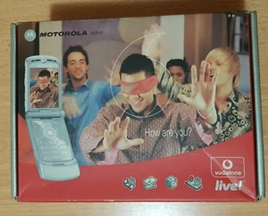 SOLO SCATOLA MOTOROLA RAZR V3 COMPLETA DI LIBRETTI CD e altro. LEGGI TESTO!!! - Foto 1 di 7