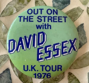 Out on the Street with David Essex Pin Badge Vintage Retro 1976 UK Tour - Bild 1 von 2