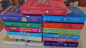 Lot of 13 HANNAH SWENSEN Culinary Mystery Books by JOANNE FLUKE with RECIPES VGC - Picture 1 of 4