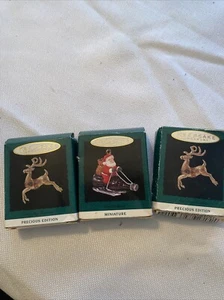 Miniatur-Coca-Cola Flasche Weihnachtsmann Schlitten & 2 schillernde Rentiere Punze Ornament - Bild 1 von 3