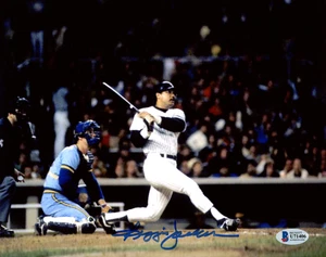 REGGIE JACKSON AUTOGRAPHED 8X10 PHOTO YANKEES 1981 ALDS GAME 5 HR BECKETT 177600 - Picture 1 of 2