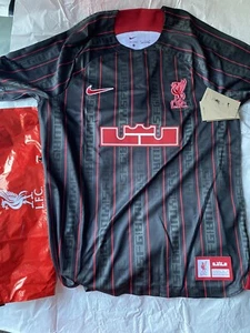 Nike LeBron James x FC Liverpool Größe M Jersey T-Shirt authentisch rot schwarz - Bild 1 von 5