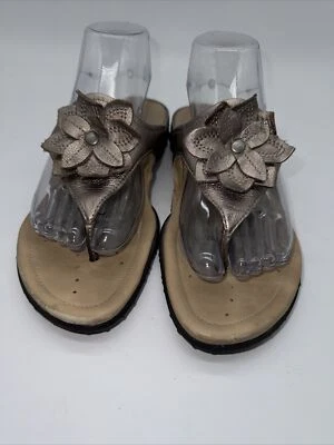 Sandalias Ecco 40 Tanga Mujer Zapatos Talla 9 Cuero Dorado Flor Chanclas Foto 1 de 4