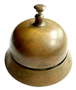 ANTIGUA CAMPANA DE SERVICIO DE ESCRITORIO MOSTRADOR FRONTAL DE HOTEL DE LATÓN 3 1/2" PÁTINA ORIGINAL - Imagen 1 de 5