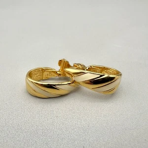 Vintage Monet Earrings Clip On Polished Gold Tone Cream Enamel Classic Hoops 1" - Picture 1 of 8