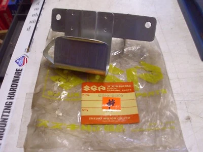 Nuevo de Lote Antiguo OEM SUZUKI, 1973-77 TS100 TC100, PORTAHERRAMIENTAS, 41550-25300, ¡PIEZA OBS/DISCO!# Foto 1 de 4