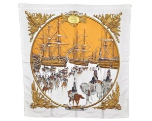Sciarpa autentica HERMES Carre 90 "MARINE ET CAVALERIE" seta bianca 4897M - Foto 1 di 10