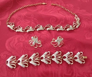 Sarah Coventry 4 Pcs Set Gold Tone & Silver Floral 7"id, 34" Clip-ons - Picture 1 of 3