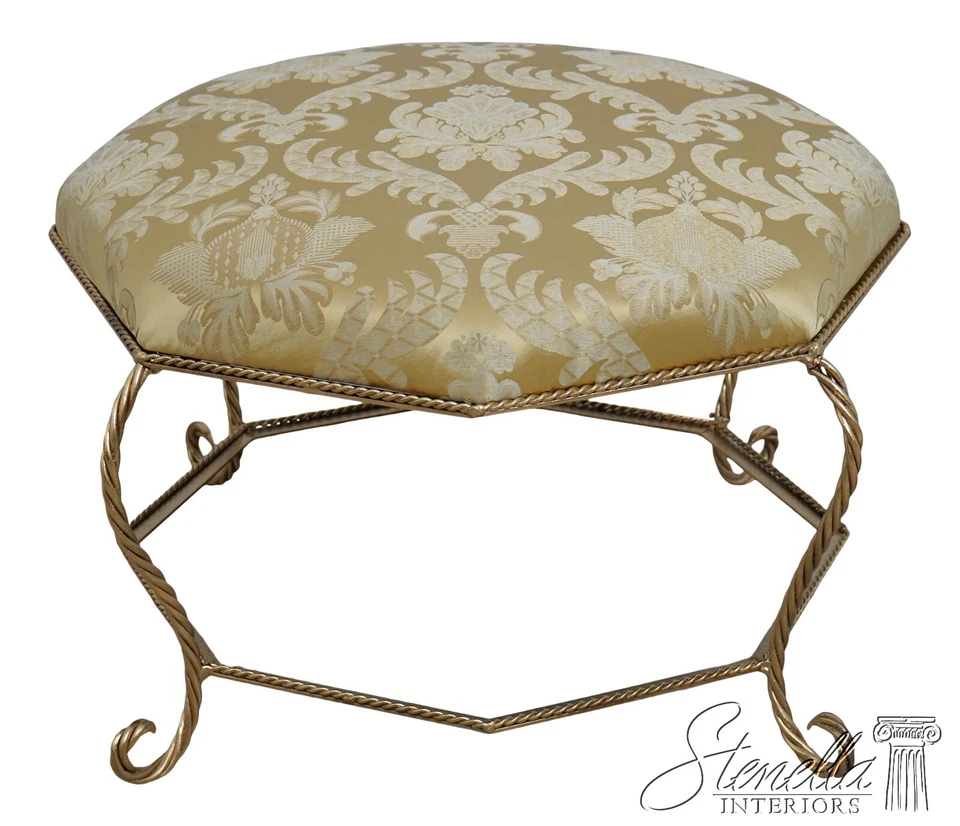 L66133EC: Otomana tapizada de hierro con cuerda con acabado dorado italiano Foto 1 de 4