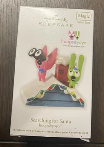 2012 Hallmark SEARCHING FOR SANTA hoops&yoyo MAGIC Keepsake Ornament with Sound - Picture 1 of 3