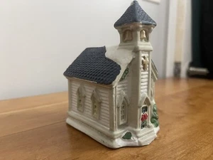 Cobb Weihnachten Porzellan Dorf Kirche 4 1/2 Zoll - Bild 1 von 3