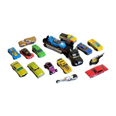 Hot Wheels Lotto 16 Veicoli Auto Camion Moto Elicottero Batman TBE BE Corretto - Immagine 1 di 4