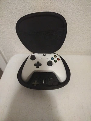 Wireless Xbox One Controller 1708 W/Xbox Case & Accessories,Missing Battery Cove - Image 1 of 4