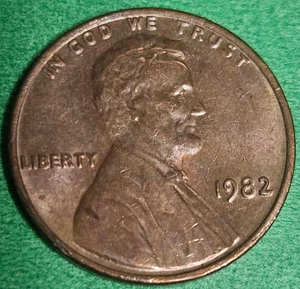 1982 P Lincoln Memorial Cent Penny - Large Date Copper US Coins 1c - Picture 1 of 2
