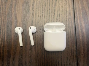 Apple AirPods 1st Generation with Charging Case - White Model A1602 - Picture 1 of 4