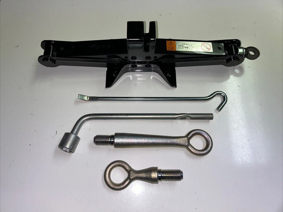 Mazda CX-5 2017 2024 gato, herramientas de rueda de repuesto Foto 1 de 1