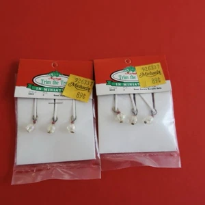 Mini adornos de árbol de Navidad con cuentas Westrim de colección para casa de muñecas - globos de perlas blancas - Imagen 1 de 4