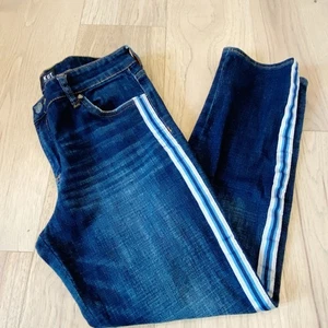 Pantalones de mezclilla Kut from the Kloth Catherine a rayas de pierna recta lavado medio para mujer 10 - Imagen 1 de 14