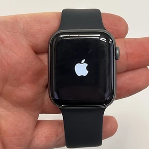 Apple Apple Watch Series 4 - 44 mm, Gris espacial, GPS - Sujetador Nike 70 % - Imagen 1 de 7