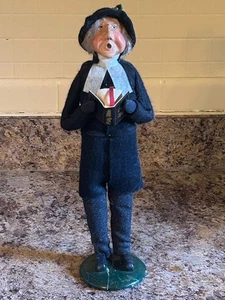 1991 Byers Choice Ltd The Carolers Priest Preacher Holding Holy Bible - Picture 1 of 11