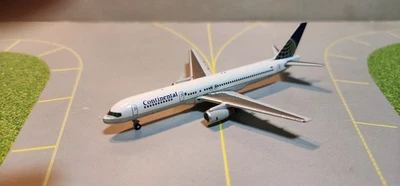 SJCOA060 CONTINENTAL 757-200 (REG. N13110) 1:500 SCALE DIECAST METAL MODEL - Image 1 of 2