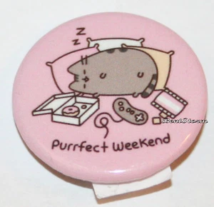 Pusheen Facebook Gato Purrfect Fin de Semana 1 1/4" Pin Pin Pinback Botón Licencia NUEVO - Imagen 1 de 1