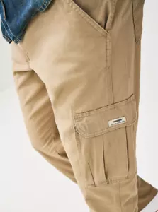 Men's Wrangler Relaxed Fit Comfort Flex Waistband Cargo Pants Grain CHOOSE SIZE - Picture 1 of 9