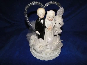 New Cherished Moments Cake topper with Bride & Groom with beaded heart #215 - Picture 1 of 9