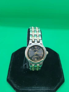 Reloj de pulsera señora Louis Valentin tono plateado, cara negra y manos doradas.#133. - Imagen 1 de 8