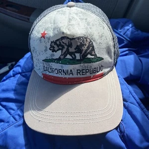 California Republic Hat Cap Snap Back Mesh Trucker Grizzly Bear State Flag Adult - Picture 1 of 7