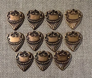 Lot Vintage 11 Ruffle Center HEART CHARMS Antique Gold Tone - Picture 1 of 4