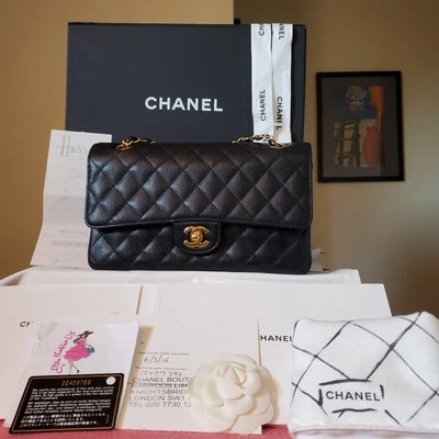 $11,300 CHANEL Double Flap Classic Medium black  caviar bag gold hw  - Image 1 of 4