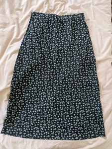 Hollister Ultra High Waist Rock Schwarz Mit Blumenmuster Gr. M - Bild 1 von 2
