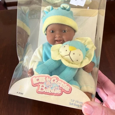 Berenguer Babies 2005 lote para abrazar muñeca niño afroamericana de 7,5" JC Toys Foto 1 de 4