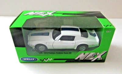 Welly 1972 Pontiac Firebird Trans AM White & Blue No 24075 1:24 - Image 1 of 4