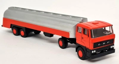 Lion Car 1/50 DAF 2800 Trekker Fuel Tanker Lorry Diecast Model Truck - Image 1 of 4