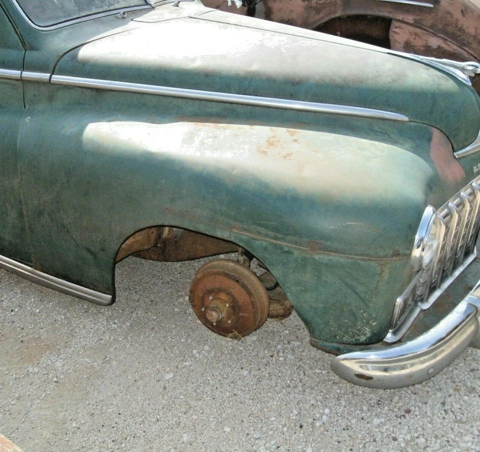 1946 1947 1948 Dodge Deluxe or Custom 4 Door Sedan Right Front Fender Foto 1 de 4