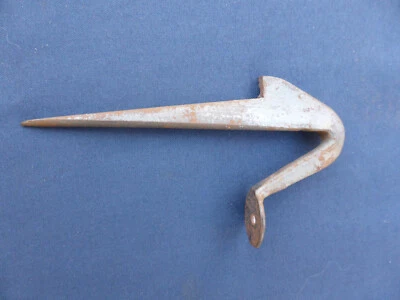 Mentonnet fer à planter et à pointer Pour clenche Longueur totale 10,7 cm - Photo 1/4