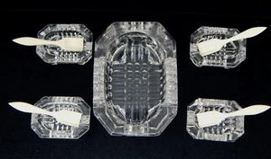 CLEAR GLASS MASTER OPEN SALT & 4 INDIVIDUAL CELLAR DIPS W/MATCHING SPOON (CF145) - Picture 1 of 22