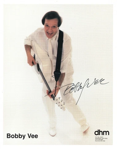 BOBBY VEE - Signed 10x8 Photograph - MUSIC - SINGER Cover