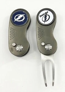 GOLF SWITCHBLADE NHL TAMPA BAY LIGHTNING DIVOT REPARATURWERKZEUG + Ballmarker grau - Bild 1 von 1
