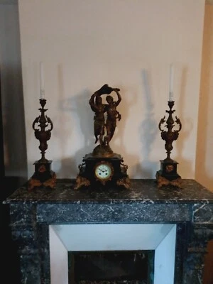 Horloge Pendule cheminée ancienne en régule et dorure signer - Photo 1/4