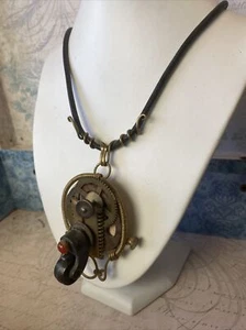 Collar artesanal de engranaje industrial reinventado de 14"" firmado cuero metálico - Imagen 1 de 11