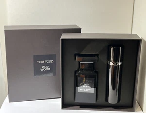 Tom Ford Private Blend Oud Wood Juego de 2 piezas 1,7 OZ Eau de Parfum + 0,34 OZ Spray de Viaje - Imagen 1 de 2
