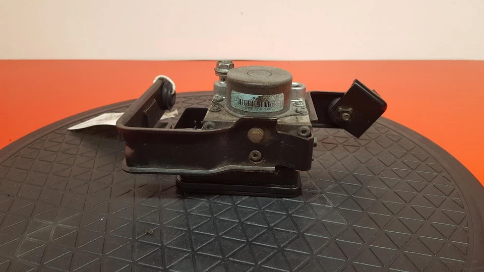 2016 SUZUKI SV650 ABS PUMP MODULATOR - Imagem 1 de 4