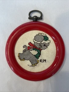 Vintage 80er Kreuzstich Weihnachten gerahmt Ornamente 3" Handarbeit Maus Schlittschuhlaufen - Bild 1 von 6