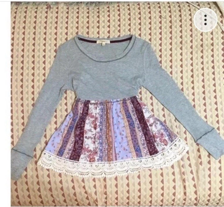 Women’s Juniors Rewind Grey & Mixed Floral Patchwork Babydoll Blouse Size L - Image 1 of 4